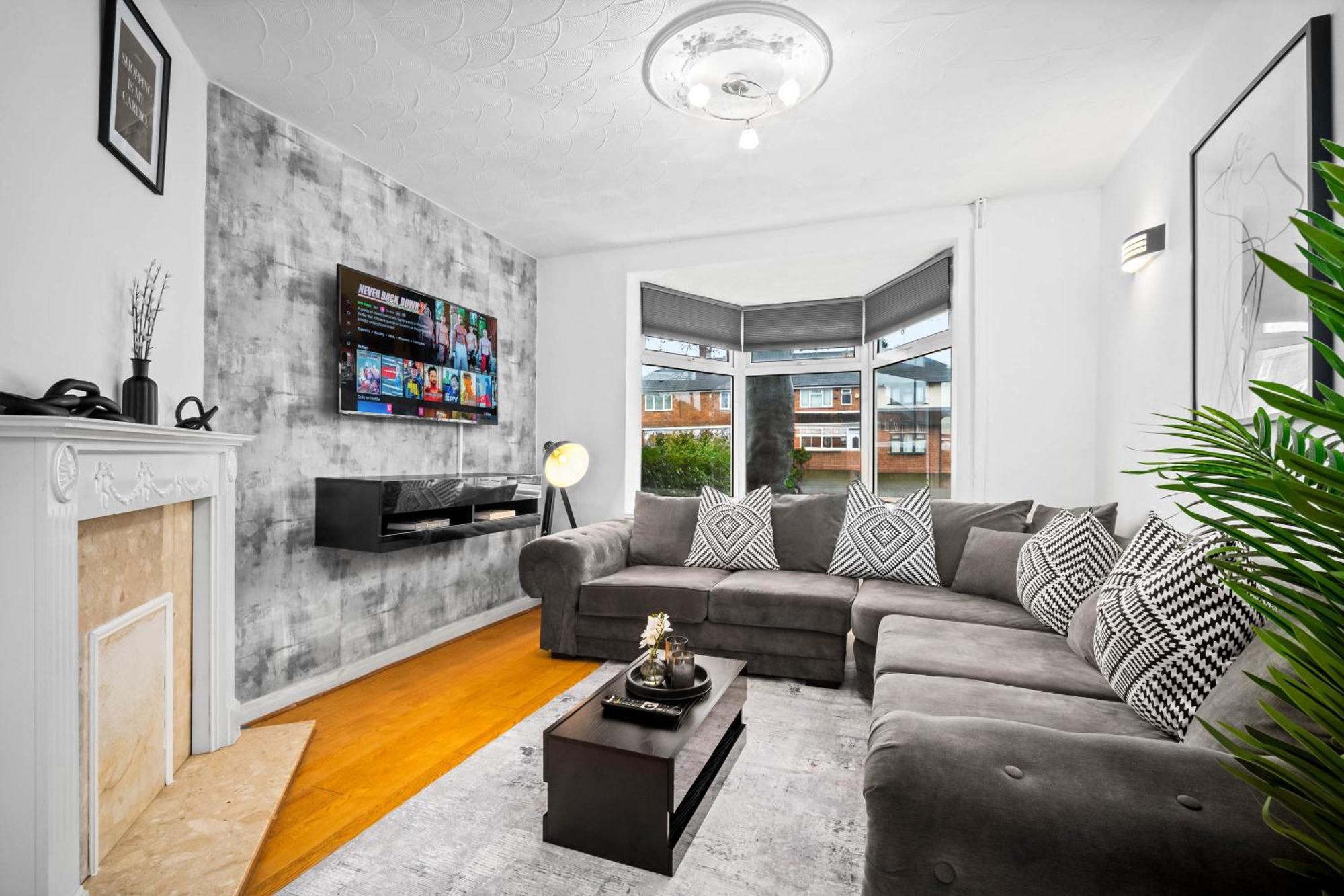 Holiday home Stylish Three Bedroom House - Accommodates 7 - Parking Available - Garden - Recently Renovated - Rated - 162s Birmingham