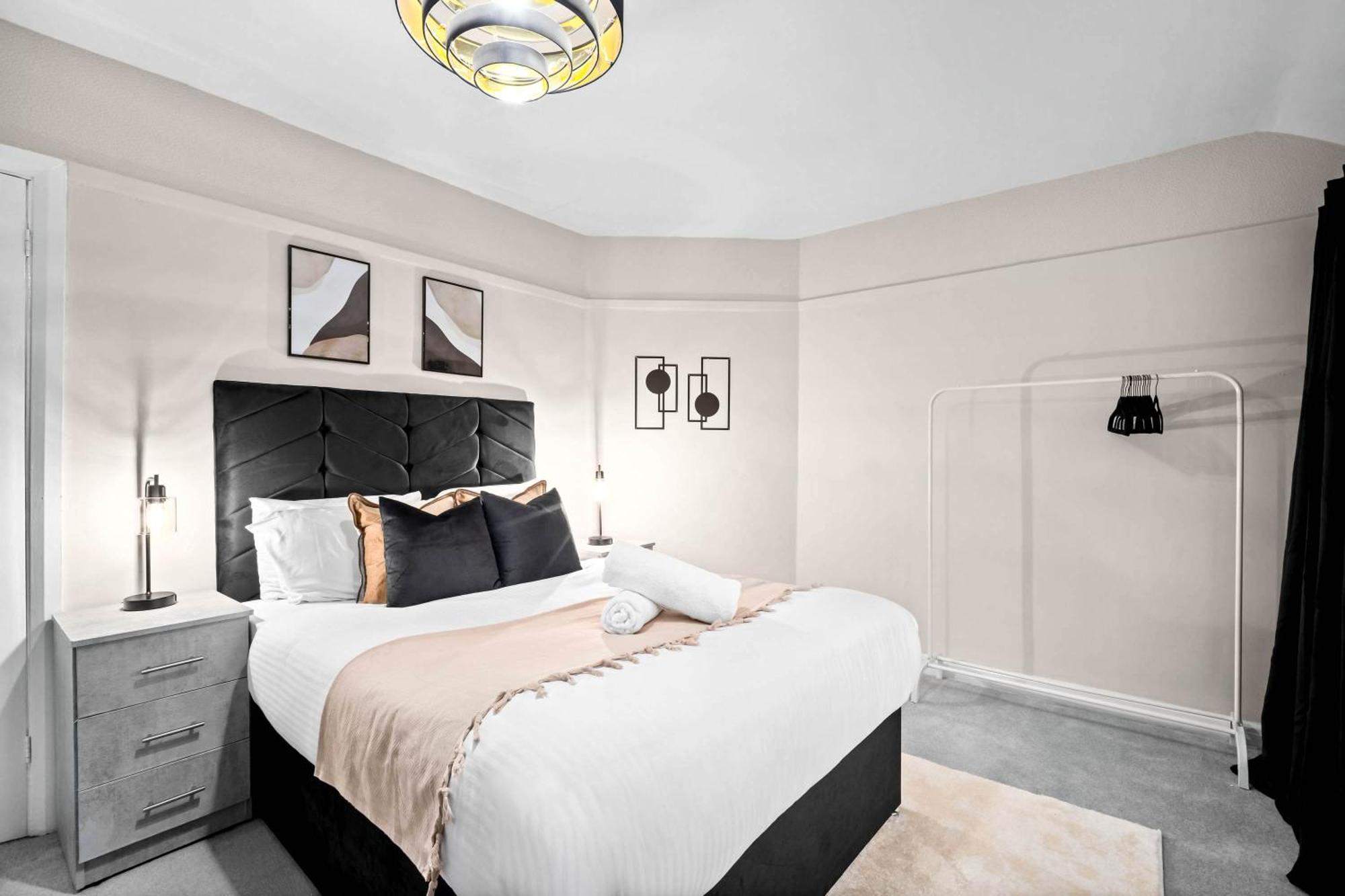 Holiday home Stylish Three Bedroom House - Accommodates 7 - Parking Available - Garden - Recently Renovated - Rated - 162s Birmingham